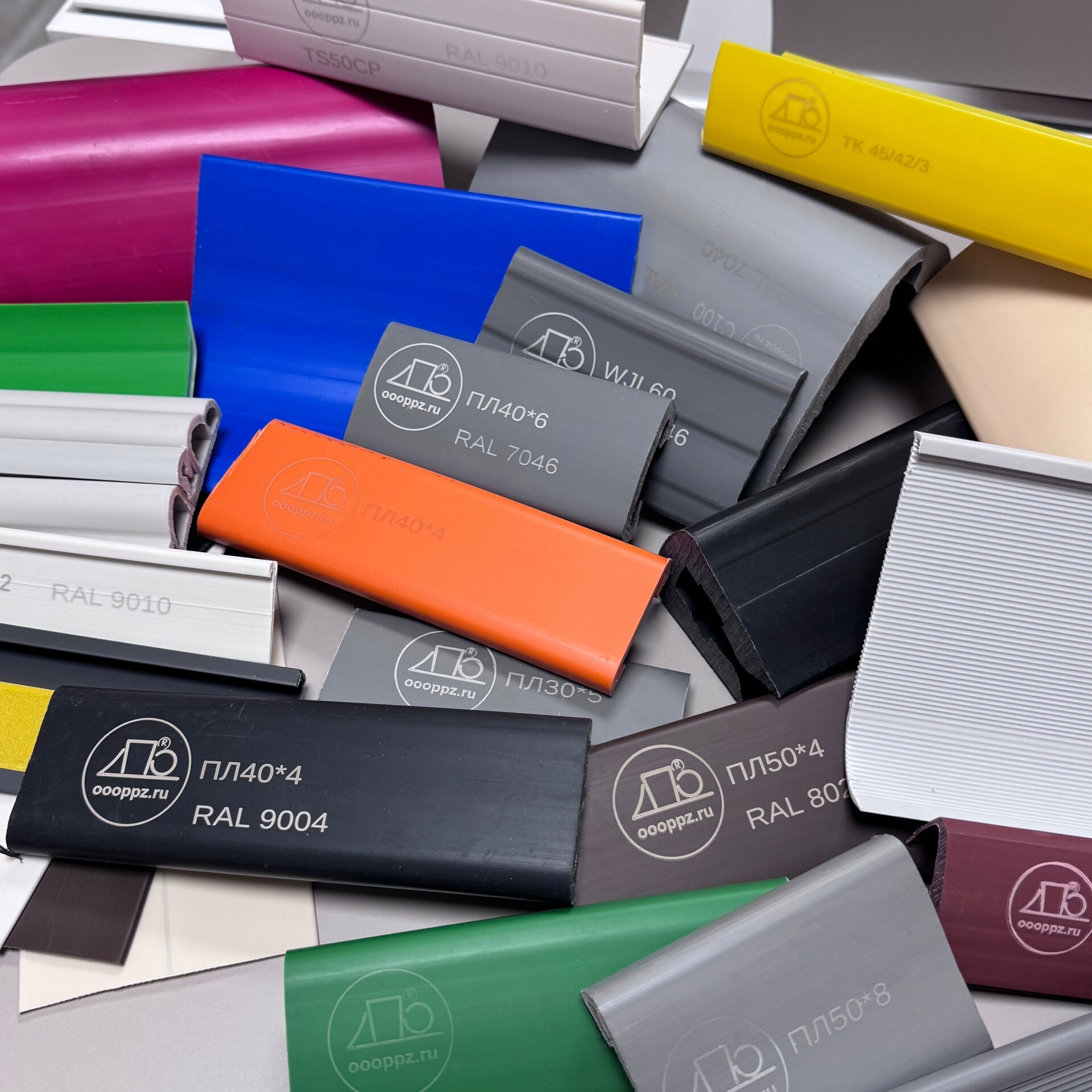 ПЛИНТУСНАЯ ЛЕНТА JL 150х12